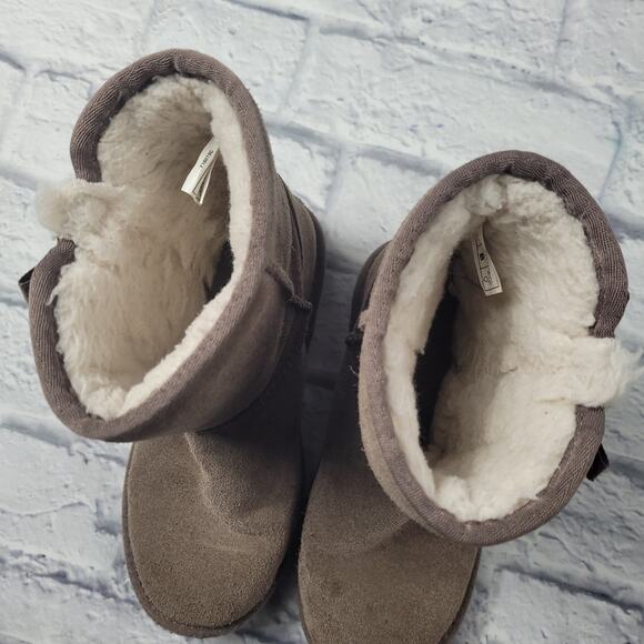 Koolaburra by Ugg Victoria Short Suede Boots with Bows size 4 - Picture 3 of 14